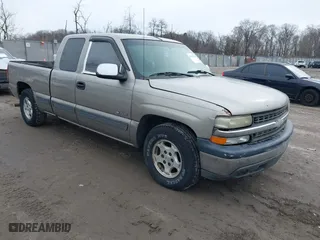 2001 Chevrolet Silverado 1500 LT with VIN 2GCEC19T711249322, listed as a IAAI auction lot 41556311 with 200,237 mi miles. Bid and sale history available at carsss.com. Image 1.