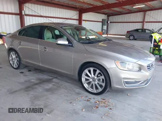 2016 Volvo S60 T5 Drive-E Platinum z VIN LYV402FM7GB109298, wystawiony jako IAAI lot #42099633 z przebiegiem 242 864 mil mil oraz . Historia ofert i sprzedaży dostępna na DreamBid. Obrazek 1.