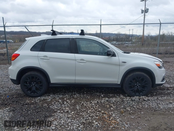 2019 Mitsubishi Outlander ES z VIN JA4AR3AU8KU028227, wystawiony jako IAAI lot #41901320 z przebiegiem 137 337 mil mil oraz . Historia ofert i sprzedaży dostępna na DreamBid. Obrazek 14.