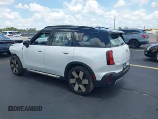 2025 MINI Countryman S with VIN WMZ23GA06S7R31166, listed as a IAAI auction lot 42393335 with 2,531 mi miles and . Bid and sale history available at DreamBid. Image 3.