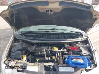 2003 Chrysler Town & Country LXi with VIN 2C8GP54L93R372831, listed as a IAAI auction lot 42132738 with 88,442 mi miles. Bid and sale history available at carsss.com. Image 10.