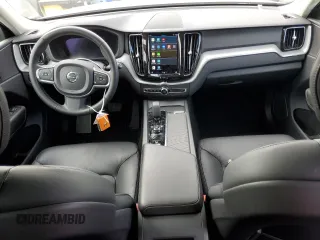 2023 Volvo XC60 Core z VIN YV4L12DV4P1260754, wystawiony jako Copart lot #45197974 z przebiegiem 2 741 mil mil oraz . Historia ofert i sprzedaży dostępna na DreamBid. Obrazek 8.