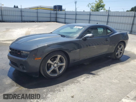 2013 Chevrolet Camaro LT z VIN 2G1FC1E38D9163929, wystawiony jako Copart lot #57153955 z przebiegiem 44 863 mil mil oraz Czysty tytuł • Clean title. Historia ofert i sprzedaży dostępna na DreamBid. Obrazek 1.