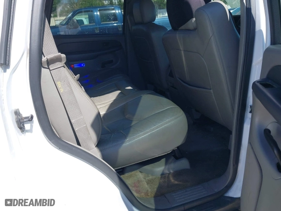 2003 Chevrolet Tahoe Z71 with VIN 1GNEK13Z63R228530, listed as a IAAI auction lot 41996750 with 220,916 mi miles. Bid and sale history available at carsss.com. Image 8.