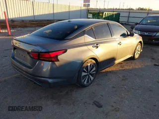 2019 Nissan Altima 2.5 SV with VIN 1N4BL4DV0KC111037, listed as a IAAI auction lot 41238586 with 98,002 mi miles. Bid and sale history available at carsss.com. Image 4.