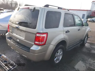 2011 Ford Escape XLT with VIN 1FMCU0D79BKA75629, listed as a IAAI auction lot 41522808 with 189,494 mi miles. Bid and sale history available at carsss.com. Image 4.