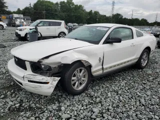 2007 Ford Mustang Deluxe with VIN 1ZVFT80N375277098, listed as a Copart auction lot 60034225 with 122,215 mi miles and Salvage title. Bid and sale history available at DreamBid. Image 1.