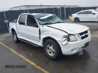 2004 Ford Explorer Sport Trac XLS z VIN 1FMZU67K64UB35063, wystawiony jako IAAI lot #42092229 z przebiegiem 344 554 mil mil oraz . Historia ofert i sprzedaży dostępna na DreamBid. Obrazek 1.