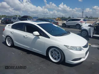 2013 Honda Civic Si z VIN 2HGFB6E55DH701017, wystawiony jako IAAI lot #42457704 z przebiegiem 108 225 mil mil oraz . Historia ofert i sprzedaży dostępna na DreamBid. Obrazek 1.