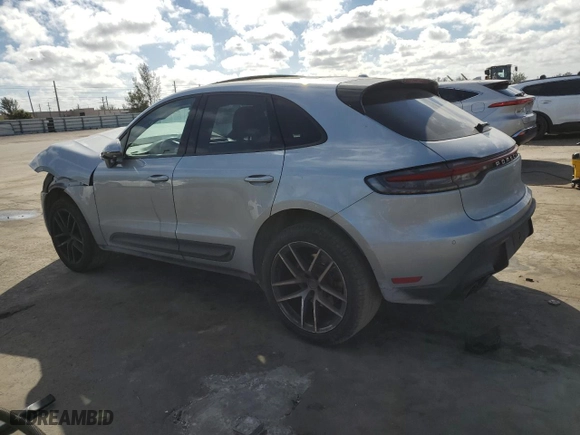 2022 Porsche Macan with VIN WP1AA2A57NLB05971, listed as a Copart auction lot 43400275 with 28,092 mi miles and Salvage Title. Bid and sale history available at carsss.com. Image 2.