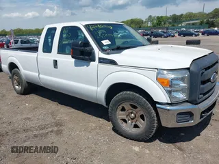 2015 Ford F-250 XLT z VIN 1FT7X2A6XFEB14897, wystawiony jako IAAI lot #42218738 z przebiegiem Nie podano mil oraz . Historia ofert i sprzedaży dostępna na DreamBid. Obrazek 12.