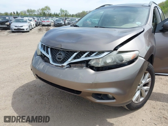 2011 Nissan Murano SL z VIN JN8AZ1MW8BW170528, wystawiony jako IAAI lot #42216327 z przebiegiem 131 687 mil mil oraz . Historia ofert i sprzedaży dostępna na DreamBid. Obrazek 6.