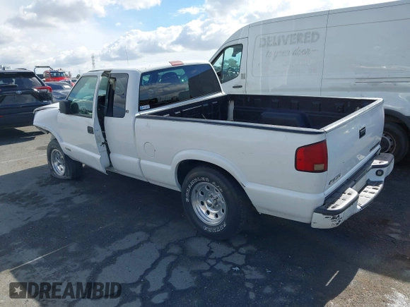 2001 Chevrolet S-10 LS with VIN 1GCCS195X1K143328, listed as a IAAI auction lot 41420982 with 282,852 mi miles and . Bid and sale history available at DreamBid. Image 3.