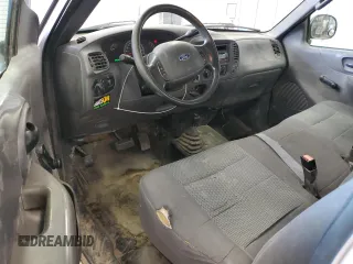 2003 Ford F-150 XL z VIN 2FTRF18W53CA96144, wystawiony jako Copart lot #47589205 z przebiegiem 246 767 mil mil oraz Czysty tytuł • Clean title. Historia ofert i sprzedaży dostępna na DreamBid. Obrazek 8.