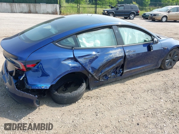 2025 Tesla Model 3 Long Range z VIN 5YJ3E1EB6SF874419, wystawiony jako IAAI lot #42422443 z przebiegiem 11 681 mil mil oraz . Historia ofert i sprzedaży dostępna na DreamBid. Obrazek 4.