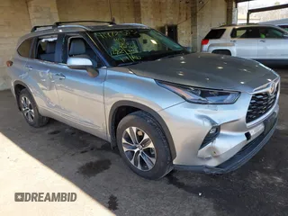 2025 Toyota Highlander Hybrid XLE z VIN 5TDKBRCH7SS658102, wystawiony jako IAAI lot #41972583 z przebiegiem 5 282 mil mil oraz . Historia ofert i sprzedaży dostępna na DreamBid. Obrazek 1.