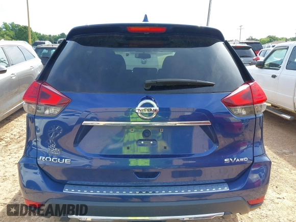 2017 Nissan Rogue SV z VIN 5N1AT2MV0HC841769, wystawiony jako IAAI lot #42295364 z przebiegiem 64 541 mil mil oraz . Historia ofert i sprzedaży dostępna na DreamBid. Obrazek 16.