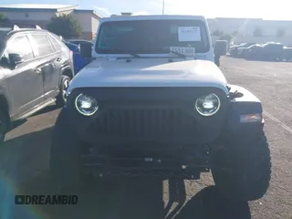2020 Jeep Wrangler Unlimited Sport S z VIN 1C4HJXDG7LW201699, wystawiony jako IAAI lot #41651137 z przebiegiem 66 777 mil mil oraz . Historia ofert i sprzedaży dostępna na DreamBid. Obrazek 13.