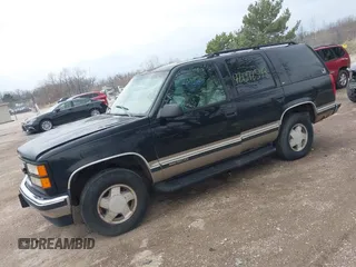 1998 GMC Yukon with VIN 1GKEK13R9WJ734112, listed as a IAAI auction lot 42072548 with 226,061 mi miles. Bid and sale history available at carsss.com. Image 2.