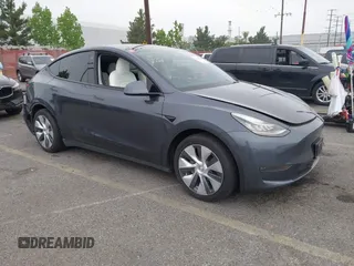 2021 Tesla Model Y Long Range with VIN 5YJYGDEEXMF092901, listed as a IAAI auction lot 42164866 with 61,240 mi miles. Bid and sale history available at carsss.com. Image 1.