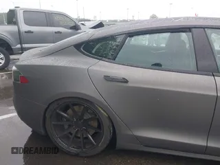 2013 Tesla Model S с VIN 5YJSA1DN4DFP09961, выставлен на аукционе IAAI как лот 42304508 с пробегом 90 648 миль миль и . История ставок и продаж доступна на DreamBid. Изображение 6.
