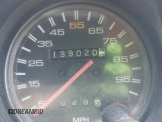 1986 Isuzu Trooper z VIN JACCH55L1G7801560, wystawiony jako IAAI lot #41878592 z przebiegiem 139 020 mil mil oraz . Historia ofert i sprzedaży dostępna na DreamBid. Obrazek 7.