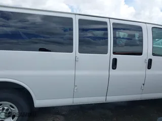 2019 Chevrolet Express Passenger LT with VIN 1GAZGPFG2K1247624, listed as a IAAI auction lot 30701525 with 22,150 mi miles. Bid and sale history available at carsss.com. Image 13.