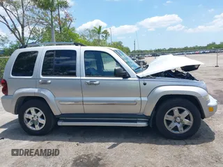2005 Jeep Liberty Limited z VIN 1J4GK58K45W604144, wystawiony jako IAAI lot #42280563 z przebiegiem 139 078 mil mil oraz . Historia ofert i sprzedaży dostępna na DreamBid. Obrazek 13.