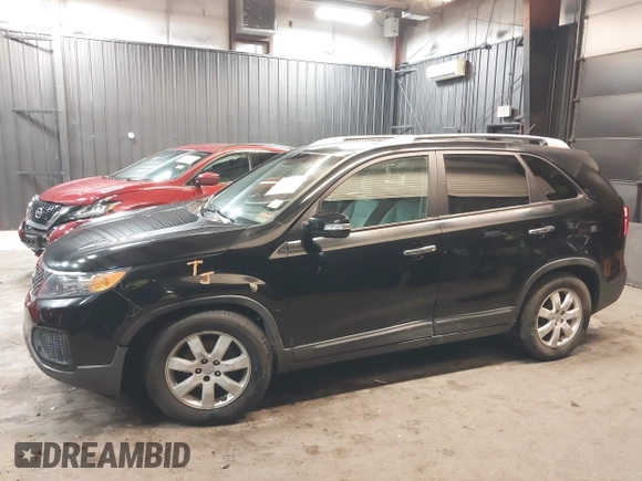 2013 Kia Sorento LX with VIN 5XYKT4A29DG338181, listed as a IAAI auction lot 41686858 with 147,629 mi miles. Bid and sale history available at carsss.com. Image 6.