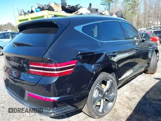 2025 Genesis GV80 z VIN KMUHCESB8SU230772, wystawiony jako IAAI lot #41739606 z przebiegiem 7 515 mil mil oraz . Historia ofert i sprzedaży dostępna na DreamBid. Obrazek 4.