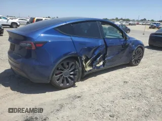 2022 Tesla Model Y Performance z VIN 7SAYGDEF6NF337710, wystawiony jako Copart lot #60200985 z przebiegiem 101 168 mil mil oraz Szkoda całkowita • Salvage title. Historia ofert i sprzedaży dostępna na DreamBid. Obrazek 3.