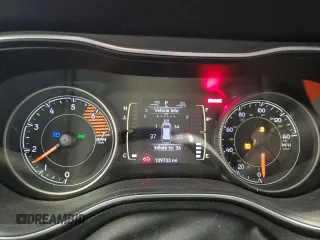 2019 Jeep Cherokee Altitude with VIN 1C4PJMLN9KD492310, listed as a Copart auction lot 54494755 with 109,733 mi miles and Non Repairable. Bid and sale history available at carsss.com. Image 9.
