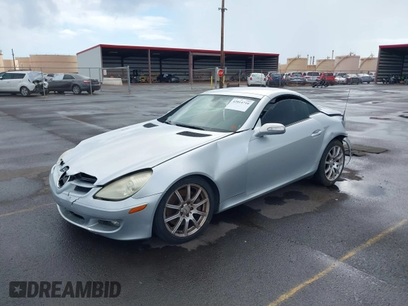 2005 Mercedes-Benz SLK 230/320 с VIN WDBWK56F35F045143, выставлен на аукционе IAAI как лот 42014710 с пробегом 96 868 миль миль и . История ставок и продаж доступна на DreamBid. Изображение 17.