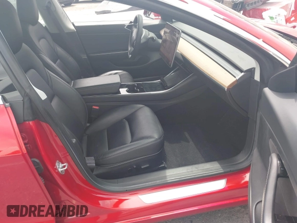 2020 Tesla Model 3 Standard Range Plus z VIN 5YJ3E1EA7LF806266, wystawiony jako IAAI lot #42242694 z przebiegiem 42 044 mil mil oraz . Historia ofert i sprzedaży dostępna na DreamBid. Obrazek 5.