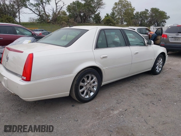 2008 Cadillac DTS 1SA z VIN 1G6KD57Y28U167974, wystawiony jako IAAI lot #40034885 z przebiegiem 116 010 mil mil oraz . Historia ofert i sprzedaży dostępna na DreamBid. Obrazek 4.