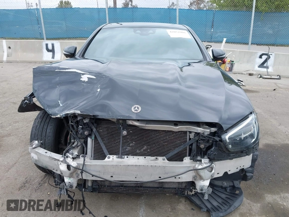 2022 Mercedes-Benz E 450 z VIN W1KZF5KB8NB092932, wystawiony jako IAAI lot #42052966 z przebiegiem 57 176 mil mil oraz . Historia ofert i sprzedaży dostępna na DreamBid. Obrazek 13.