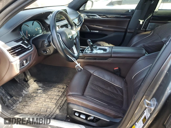 2016 BMW 7 Series 750i xDrive z VIN WBA7F2C56GG415175, wystawiony jako Copart lot #49681075 z przebiegiem Nie podano mil oraz Czysty tytuł • Clean title. Historia ofert i sprzedaży dostępna na DreamBid. Obrazek 7.