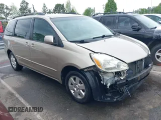 2004 Toyota Sienna XLE with VIN 5TDZA22CX4S205206, listed as a IAAI auction lot 42007779 with 173,794 mi miles. Bid and sale history available at carsss.com. Image 1.