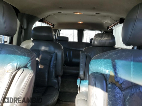 2000 Chevrolet Suburban LT with VIN 3GNEC16T0YG204106, listed as a Copart auction lot 82812134 with 211,674 mi miles and Salvage Title. Bid and sale history available at carsss.com. Image 10.