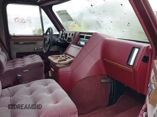 1991 Chevrolet Chevy Van z VIN 1GBEG25K0M7138789, wystawiony jako IAAI lot #42356002 z przebiegiem 137 404 mil mil oraz . Historia ofert i sprzedaży dostępna na DreamBid. Obrazek 5.