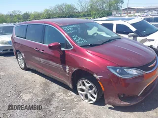 2020 Chrysler Pacifica Touring with VIN 2C4RC1FG5LR104163, listed as a IAAI auction lot 42018070 with 188,386 mi miles and . Bid and sale history available at DreamBid. Image 6.