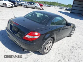2007 Mercedes-Benz SLK 280 with VIN WDBWK54F37F142526, listed as a IAAI auction lot 42043242 with 128,143 mi miles and . Bid and sale history available at DreamBid. Image 4.