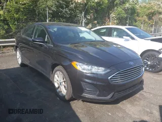 2020 Ford Fusion SE with VIN 3FA6P0HD5LR250275, listed as a IAAI auction lot 42041749 with 134,261 mi miles. Bid and sale history available at carsss.com. Image 1.