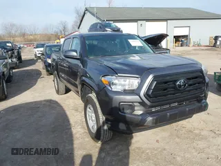 2023 Toyota Tacoma SR z VIN 3TMCZ5AN6PM606064, wystawiony jako IAAI lot #41807222 z przebiegiem 25 398 mil mil oraz . Historia ofert i sprzedaży dostępna na DreamBid. Obrazek 1.