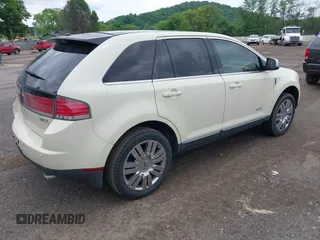 2008 Lincoln MKX z VIN 2LMDU68C18BJ27938, wystawiony jako IAAI lot #42318376 z przebiegiem 103 415 mil mil oraz . Historia ofert i sprzedaży dostępna na DreamBid. Obrazek 4.