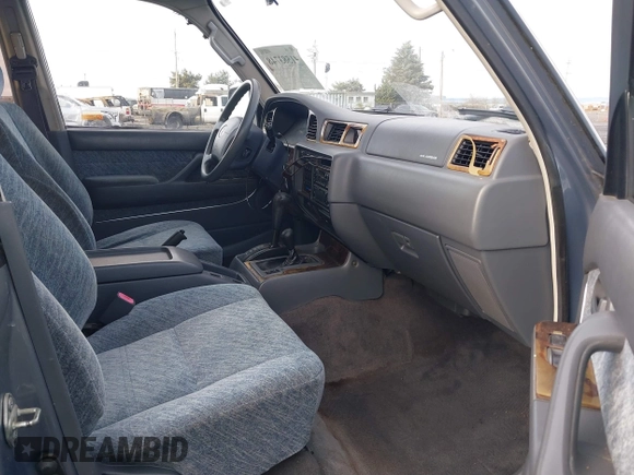 1995 Toyota Land Cruiser z VIN JT3DJ81W0S0094999, wystawiony jako IAAI lot #41583748 z przebiegiem 93 454 mil mil oraz . Historia ofert i sprzedaży dostępna na DreamBid. Obrazek 5.
