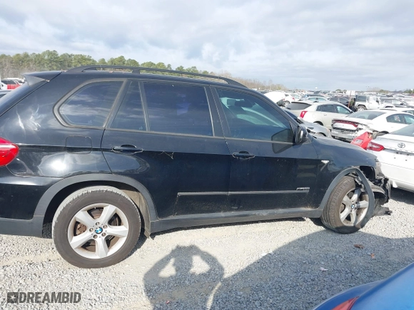 2011 BMW X5 35i with VIN 5UXZV4C58BL406373, listed as a IAAI auction lot 41715817 with 101,900 mi miles. Bid and sale history available at carsss.com. Image 13.