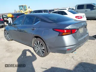 2021 Nissan Altima 2.5 SR with VIN 1N4BL4CV7MN386445, listed as a IAAI auction lot 41223978 with 65,945 mi miles. Bid and sale history available at carsss.com. Image 3.