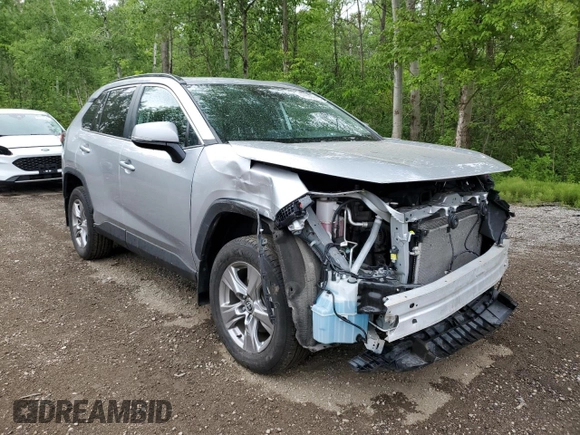 2022 Toyota RAV4 XLE with VIN 2T3R1RFV4NC307350, listed as a Copart auction lot 60890015 with 40,856 mi miles and Salvage title. Bid and sale history available at DreamBid. Image 4.