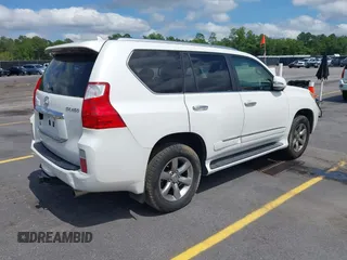 2012 Lexus GX 460 Premium z VIN JTJJM7FX0C5048317, wystawiony jako IAAI lot #42369797 z przebiegiem 195 737 mil mil oraz . Historia ofert i sprzedaży dostępna na DreamBid. Obrazek 4.